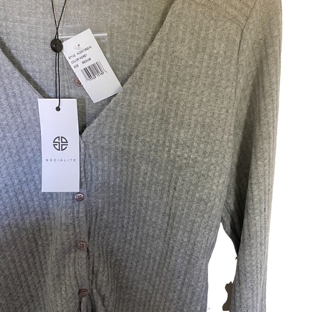 Revolve Socialite Button Front Crop Top NEW medium - Picture 5 of 7